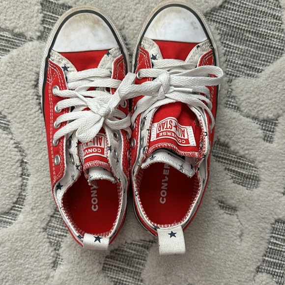 Kids, Converse sneakers size one - Picture 5 of 6